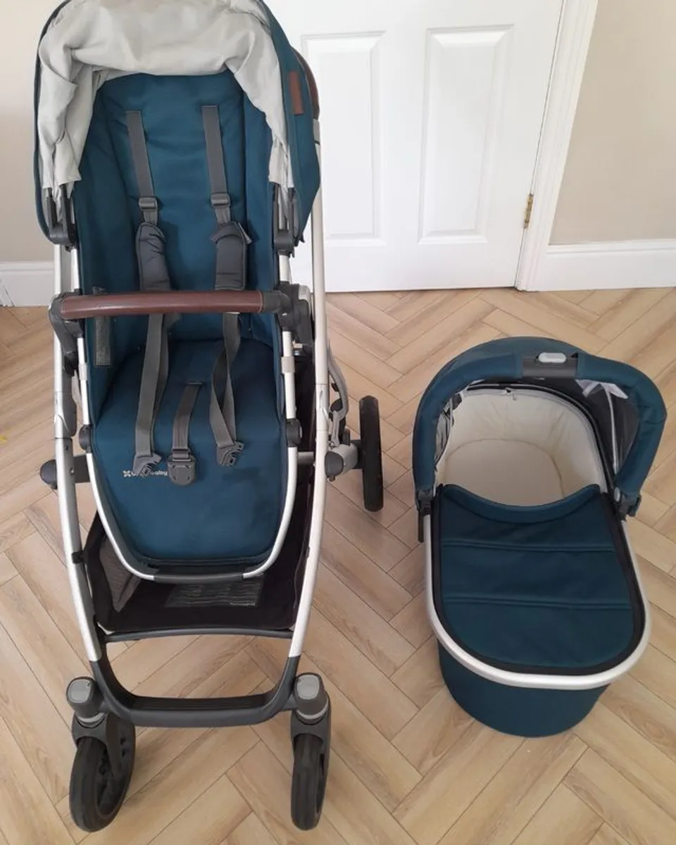 Uppababy Vista V2 bassinet, toddler seat and maxi cosi pebble car seat - Image 1