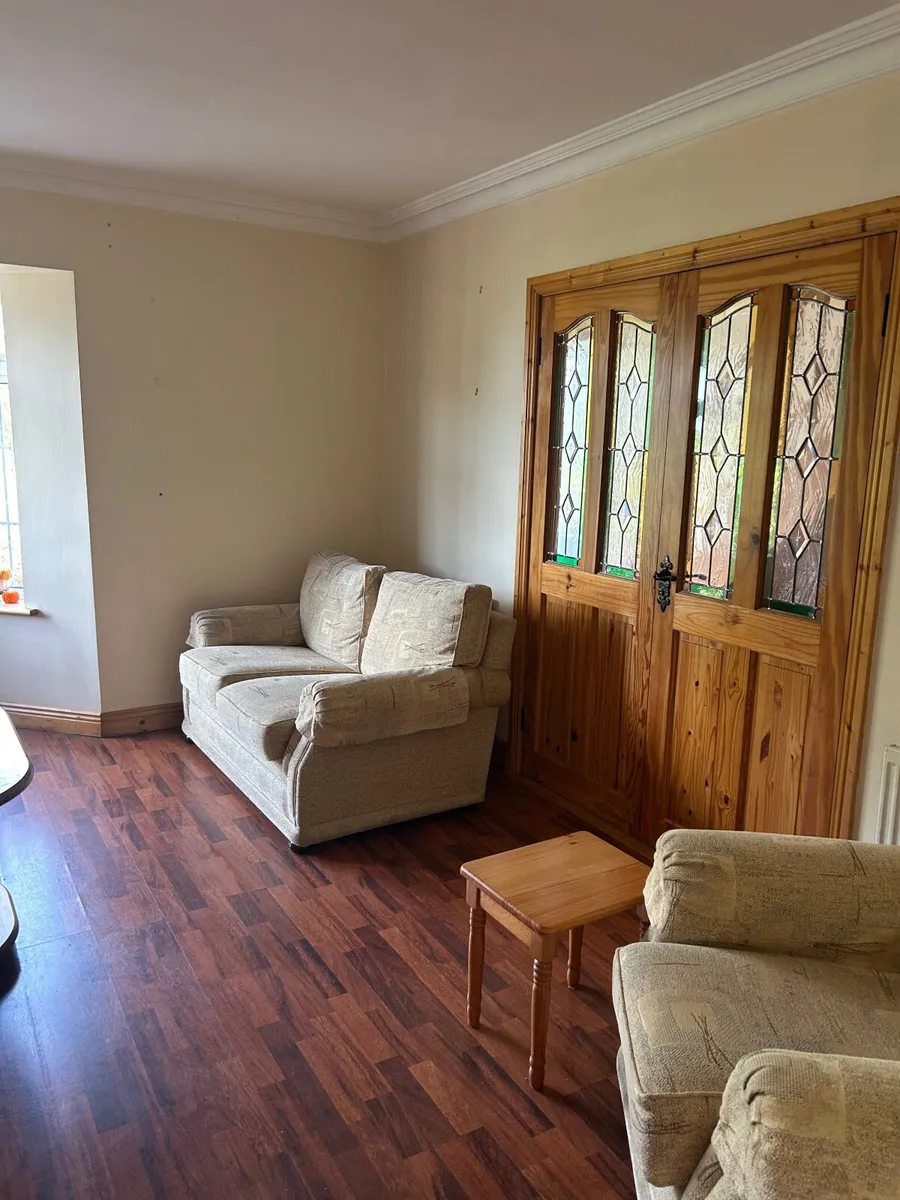 4 bedroom dormer bungalow on beautiful site. - Image 4