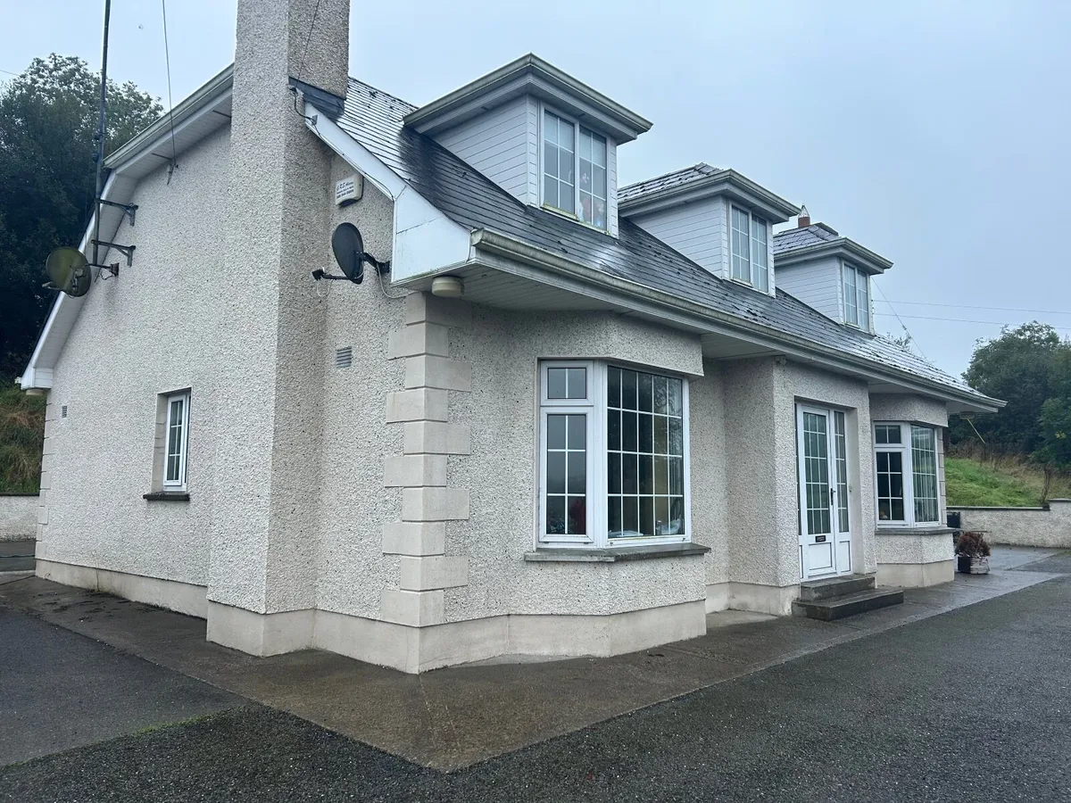 4 bedroom dormer bungalow on beautiful site. - Image 1