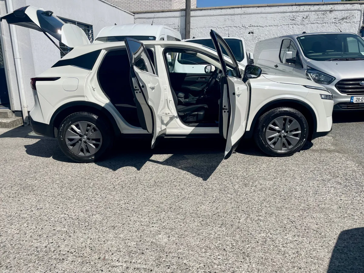 Nissan Qashqai 1.3 MHEV Petrol 2 Seat Van,2023 - Image 3