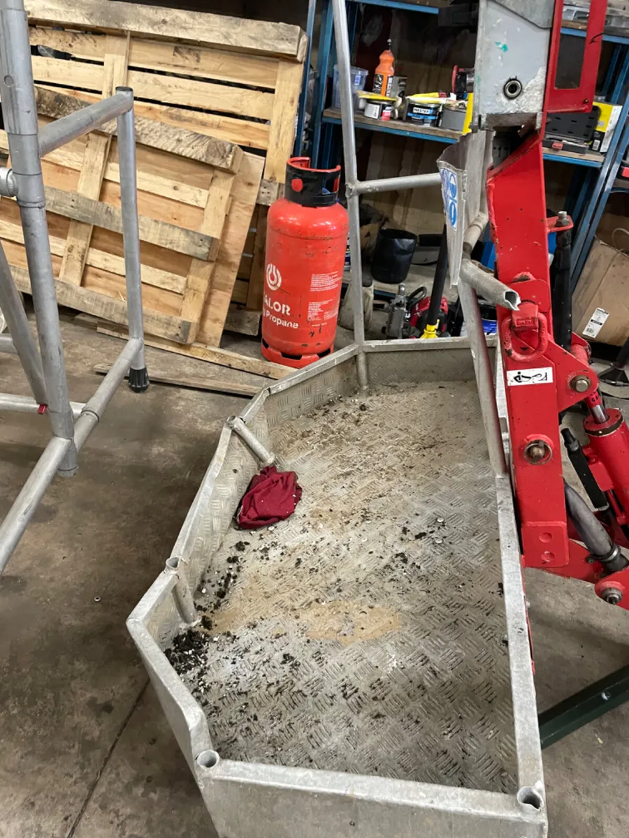 CMC C15 2016 access platform - Image 4