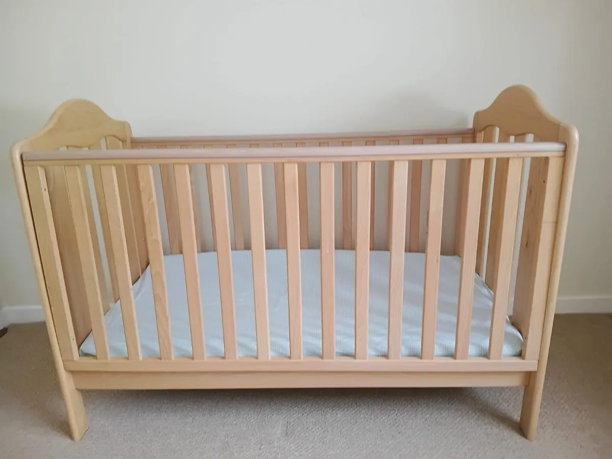 Cot bed - Image 1
