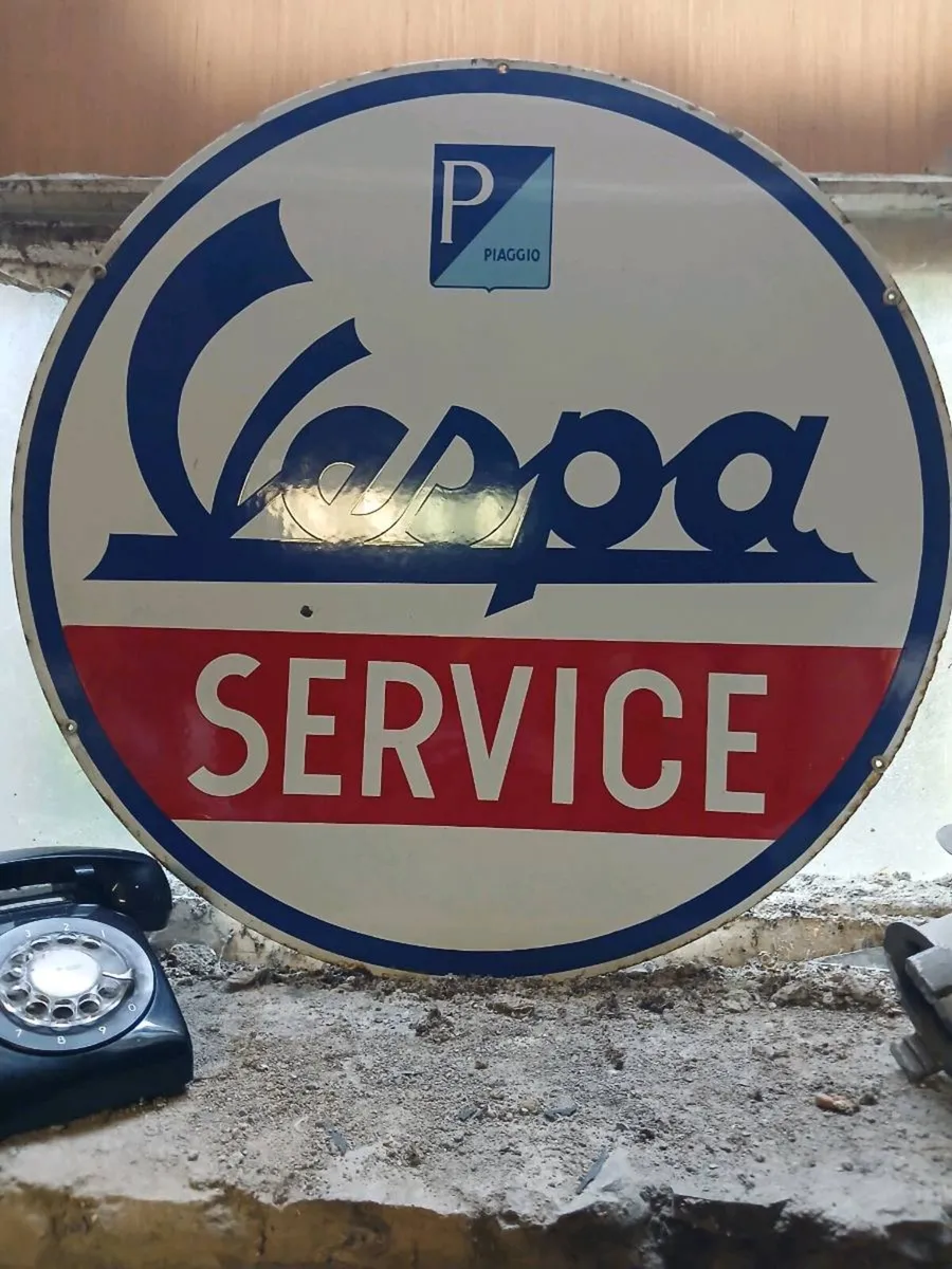 Original vespa dealer enamel sign - Image 1