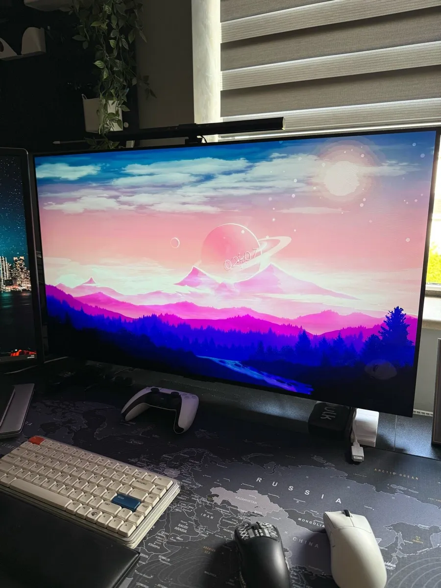 LG C4 42-inch 4K OLED TV - Excellent condition