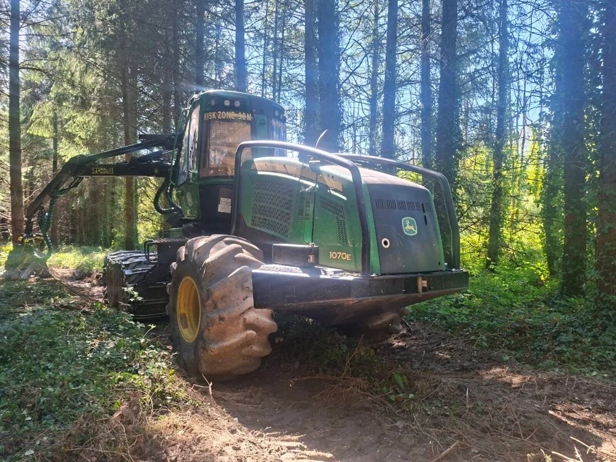 John deere 1070e it4 2017 harvester - Image 2