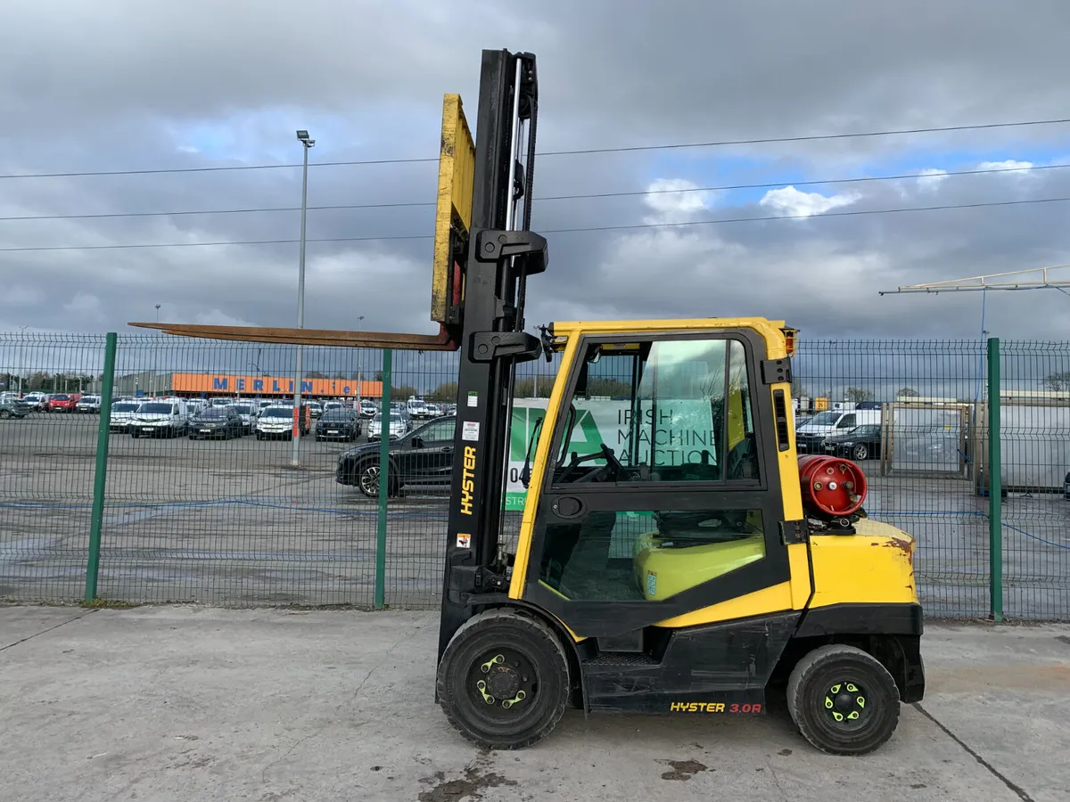 2023 HYSTER 3T GAS FORKLIFT FOR AUCTION - NAAS - Image 2
