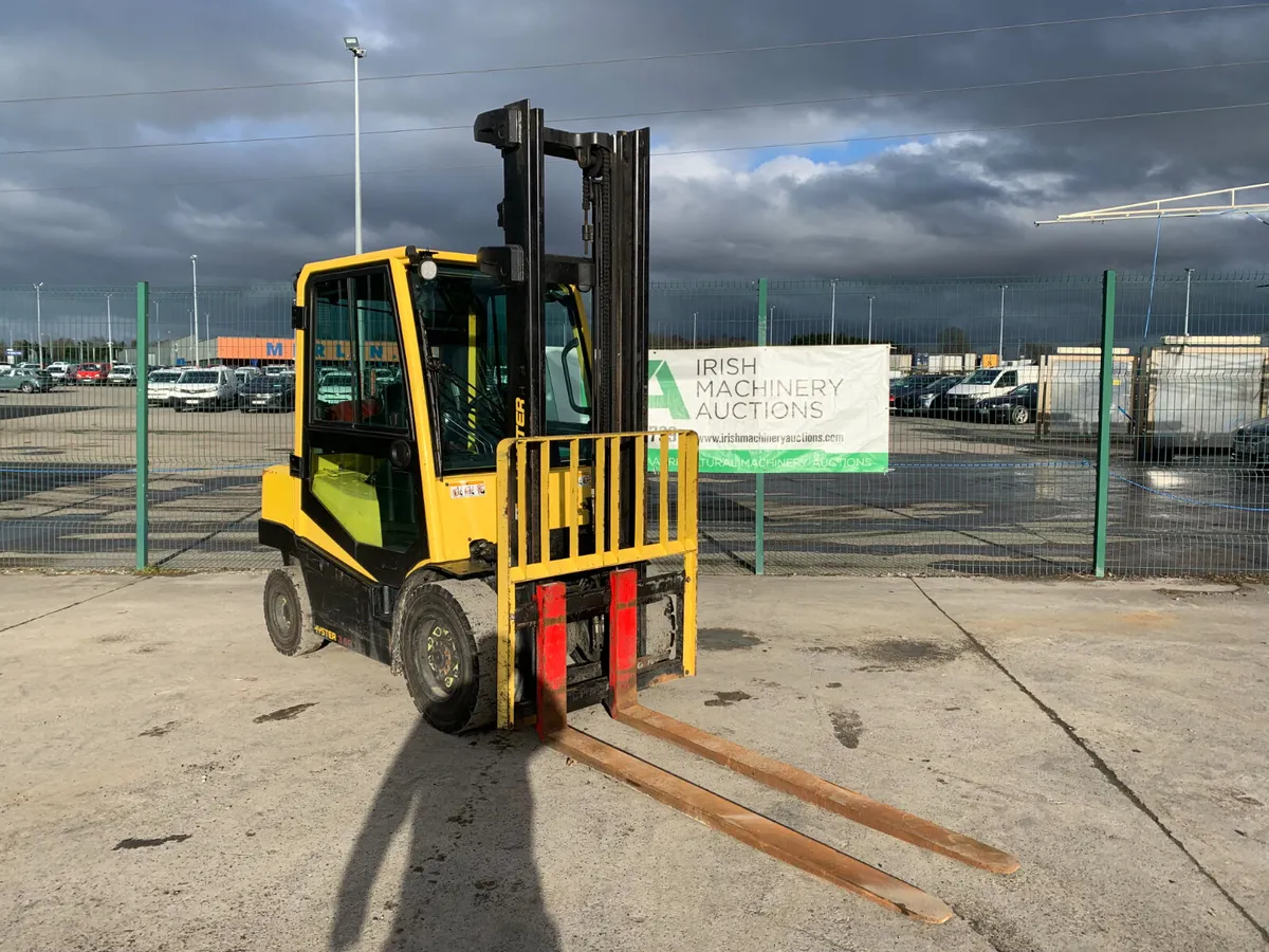 2023 HYSTER 3T GAS FORKLIFT FOR AUCTION - NAAS - Image 4