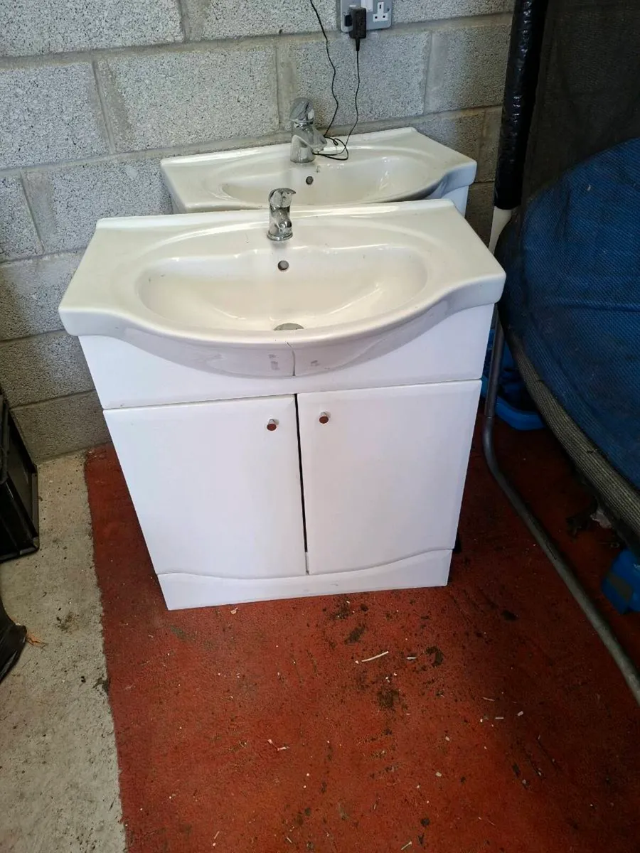 Sink units - Image 1