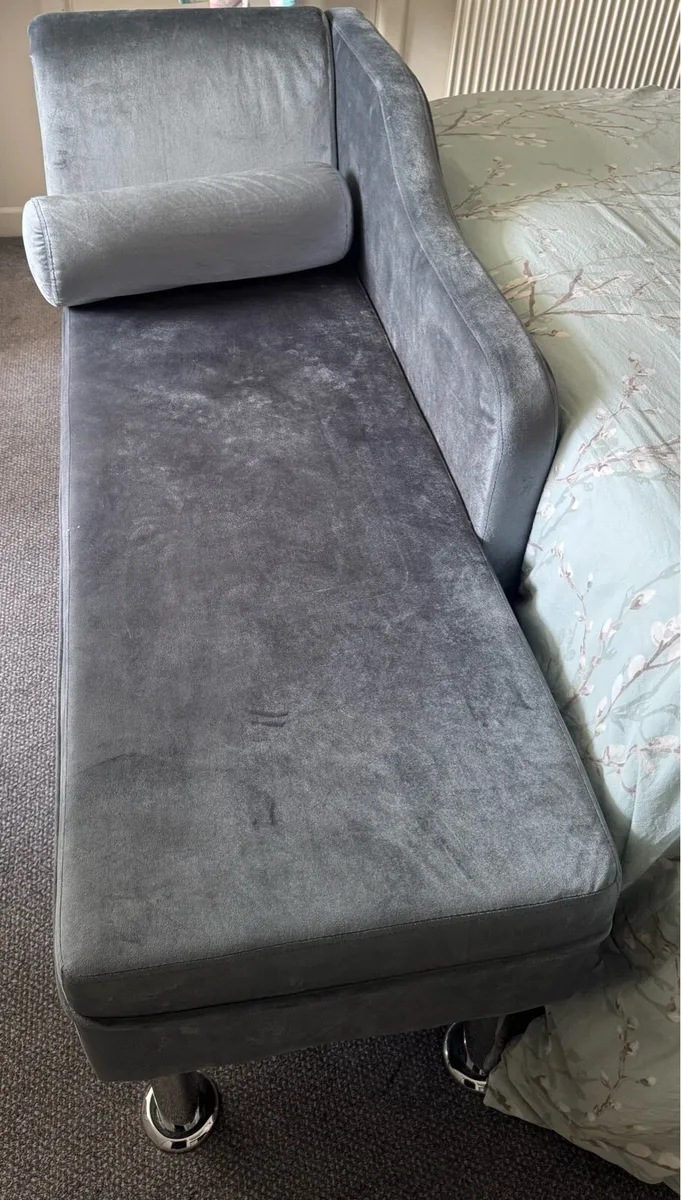 Chaise Lounge - Image 1