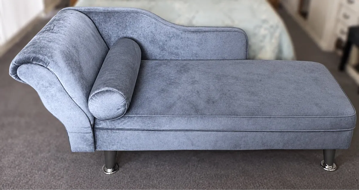 Chaise Lounge - Image 2