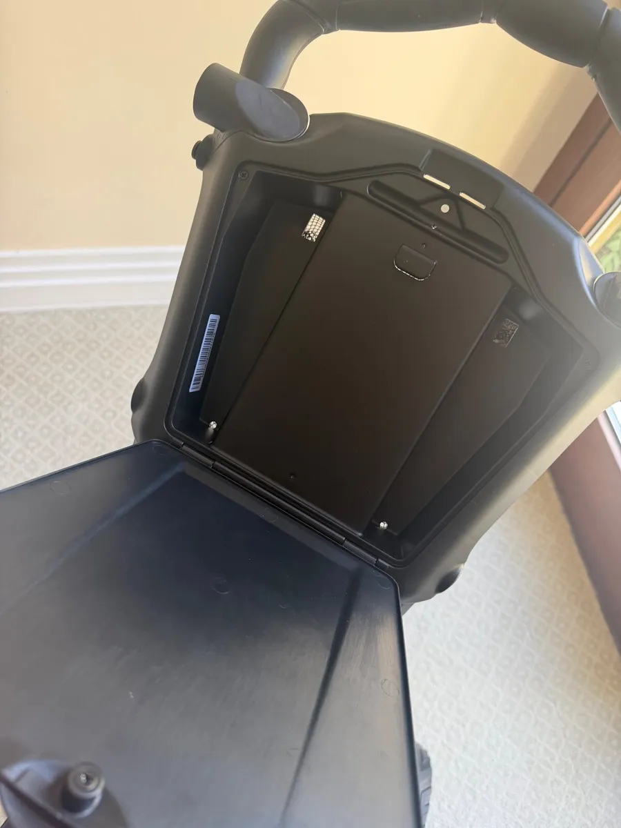 Brand New Motocaddy QB2 Golf Trolley – €200 - Image 3