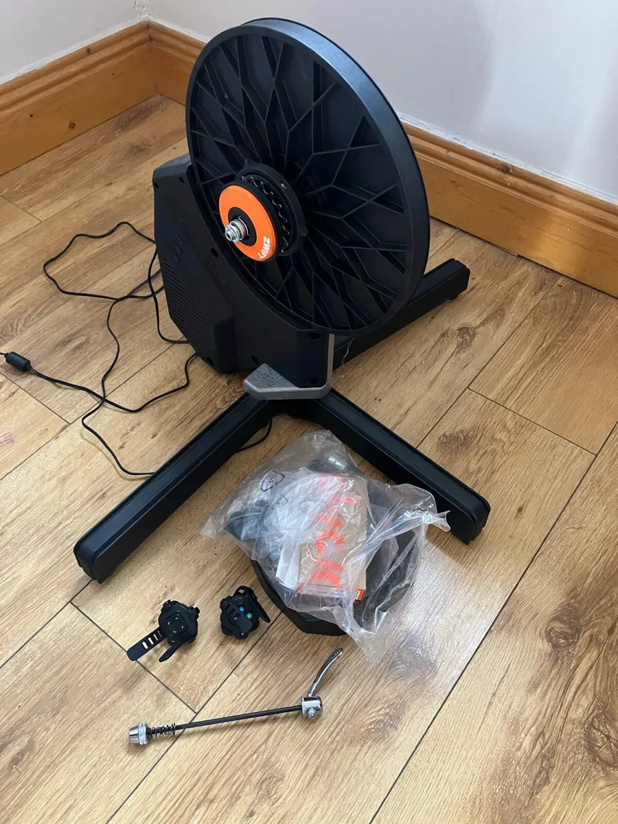 Elite Rivo Smart Trainer with Zwift Cog & Click - Image 3