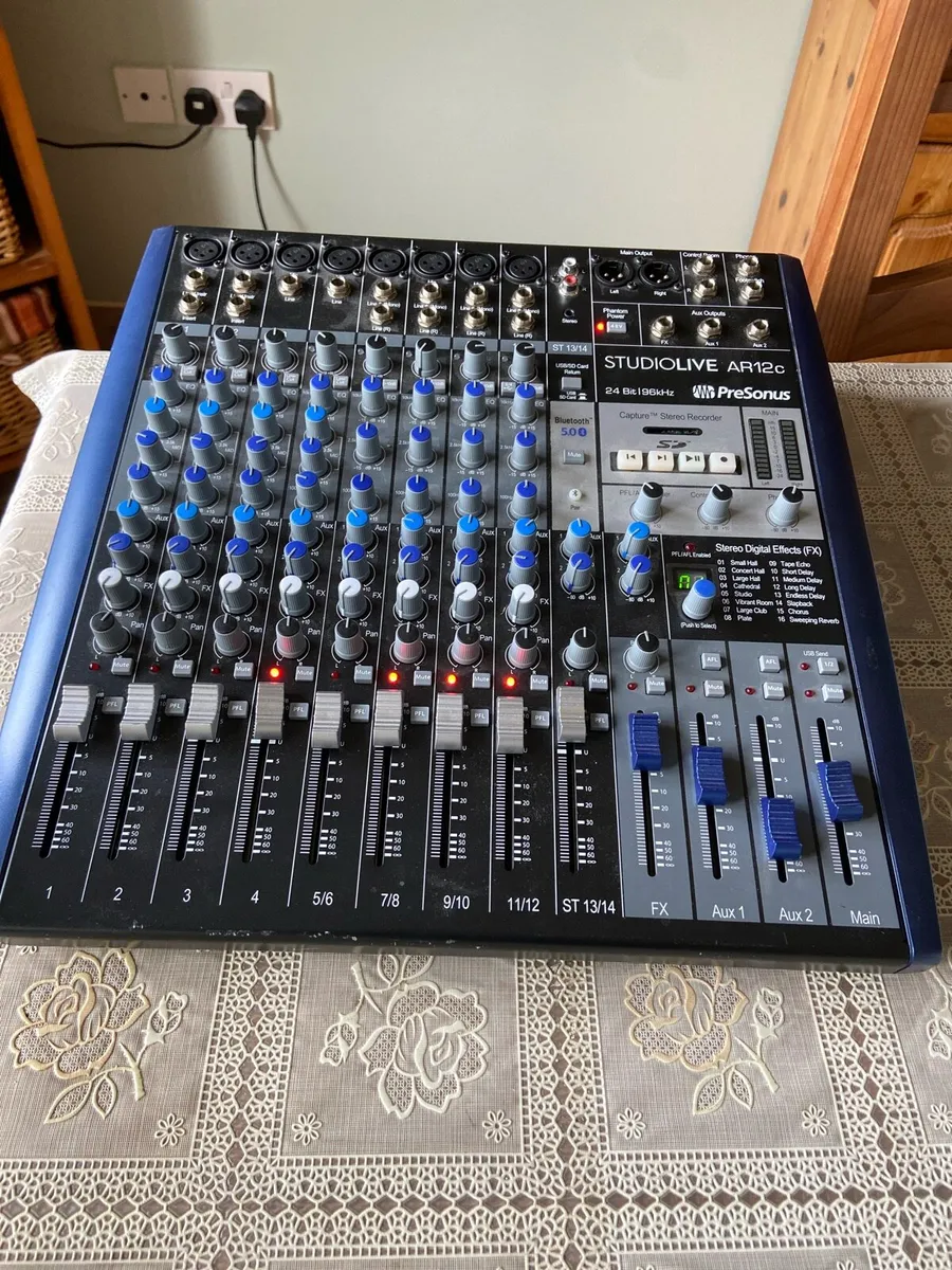 Studiolive. AR12c.   Mixer