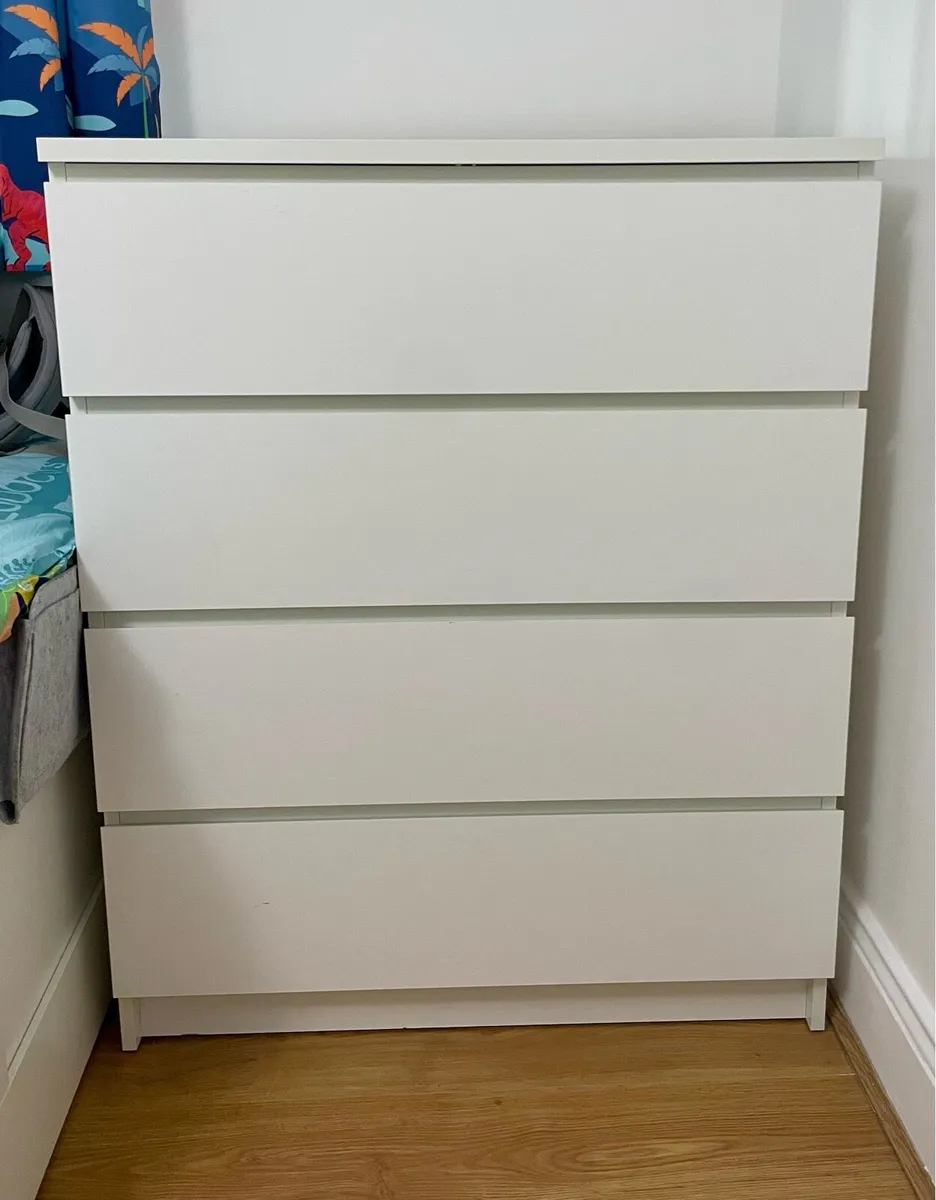 White 4-drawer chest - Image 1