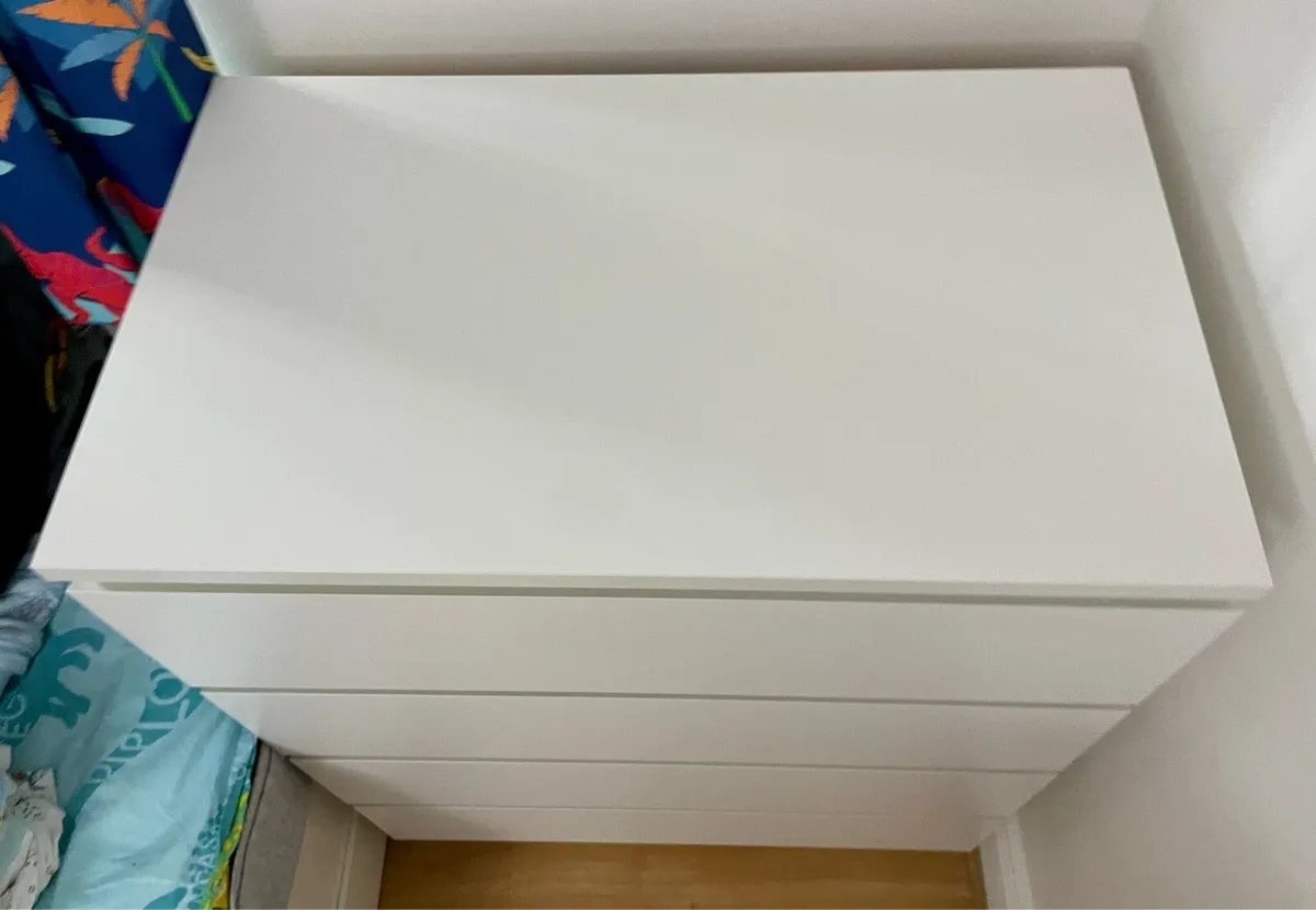 White 4-drawer chest - Image 2