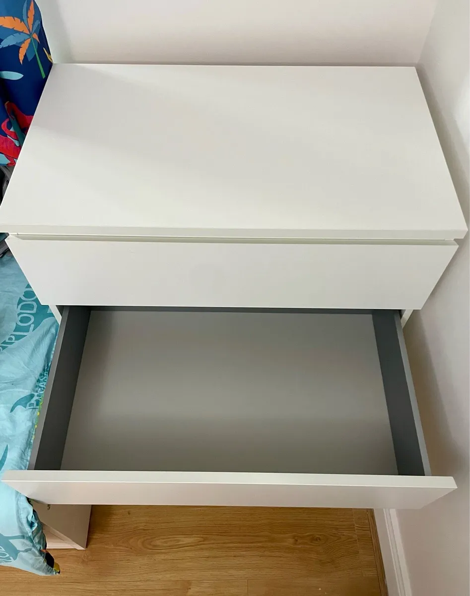 White 4-drawer chest - Image 3