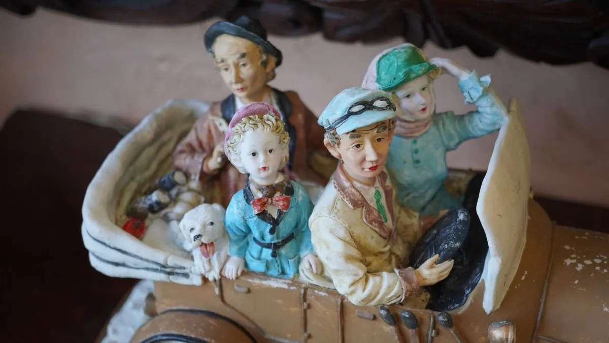 Capodimonte Style Figurine - Image 2