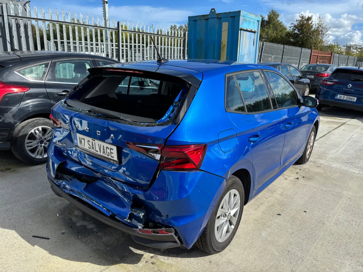 22 Fabia AMB 1.0 Petrol NCT 7/22 17km Starting - Image 3
