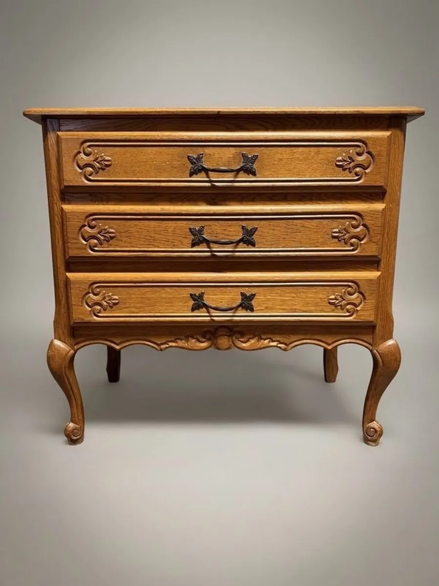 French Mid 20th Century Oak Chest of Drawers - Image 1