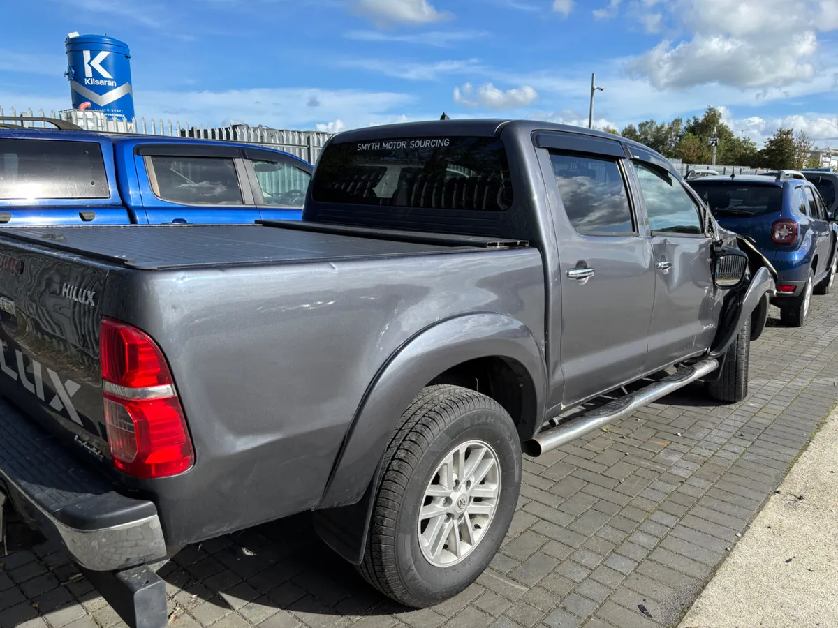 12 Hilux 3.0 D4D Invincible Auto 80k miles Drives - Image 3