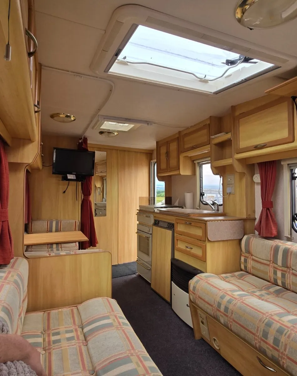 2001 Sterling Finesse 520 – 4 Berth Caravan - Image 4