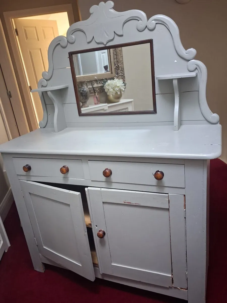 Side board - Image 1
