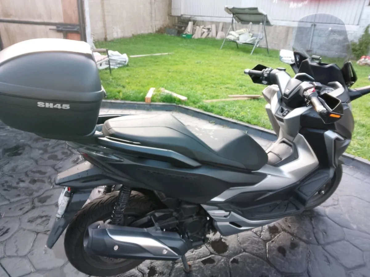 Honda Forza 300 - Image 1