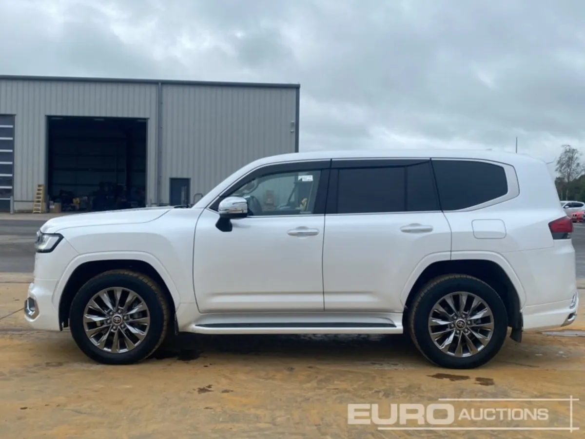 2023 Toyota Land Cruiser - Image 2