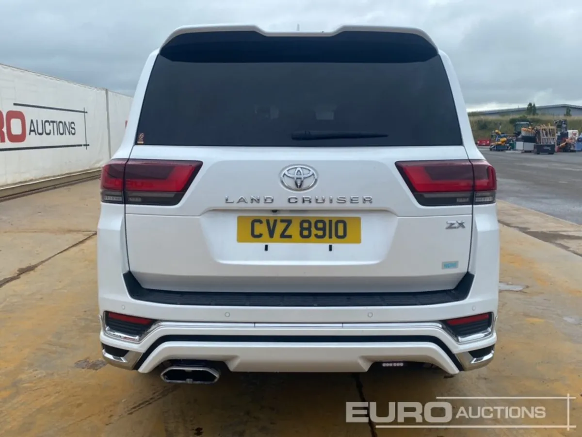 2023 Toyota Land Cruiser - Image 3