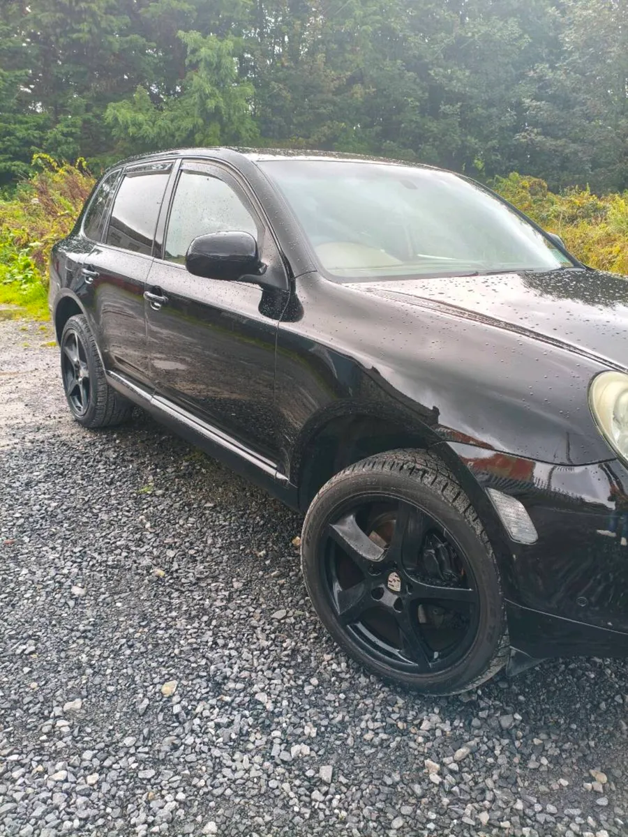 Porsche Cayenne crew cab - Image 3
