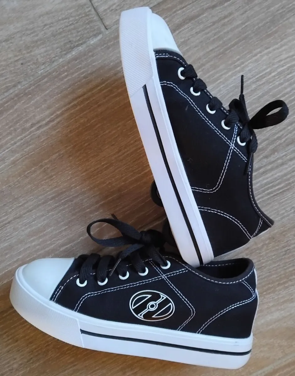 Black Heelys Skate Shoes, UK2 - Image 1