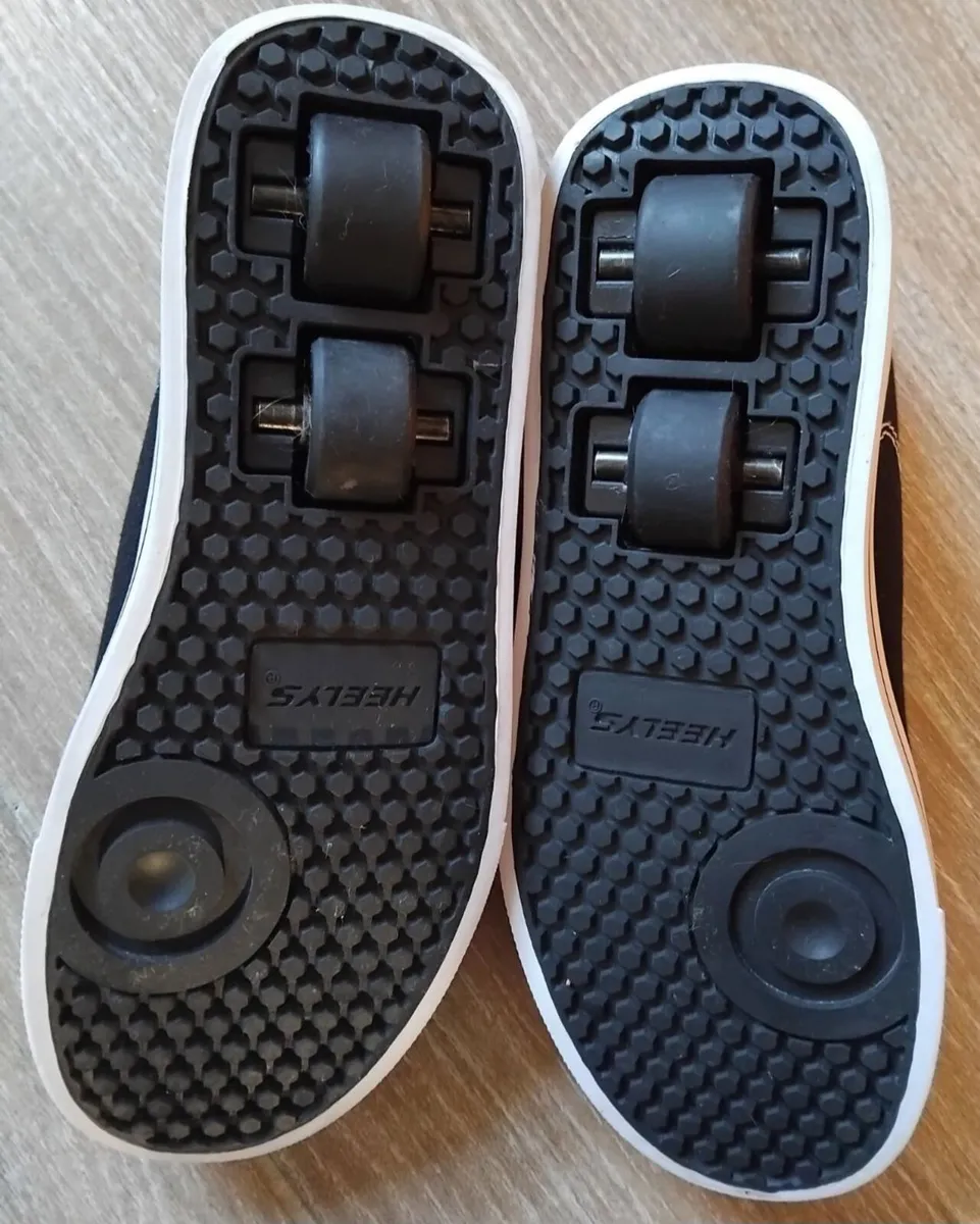 Black Heelys Skate Shoes, UK2 - Image 2