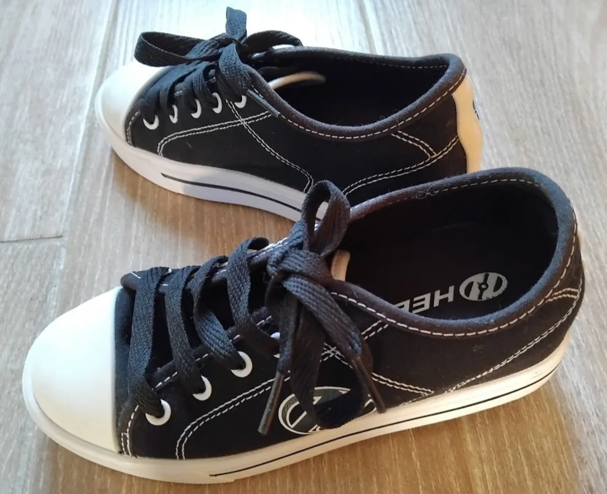 Black Heelys Skate Shoes, UK2 - Image 4