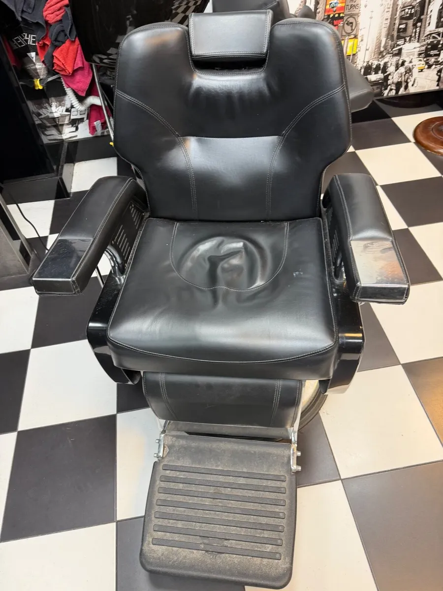 3x Barber Chair €150 per unit. - Image 2