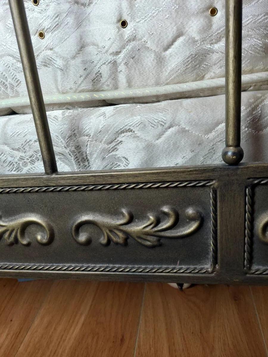 Bedroom furniture (bed/lockers/chest of drawers) - Image 2