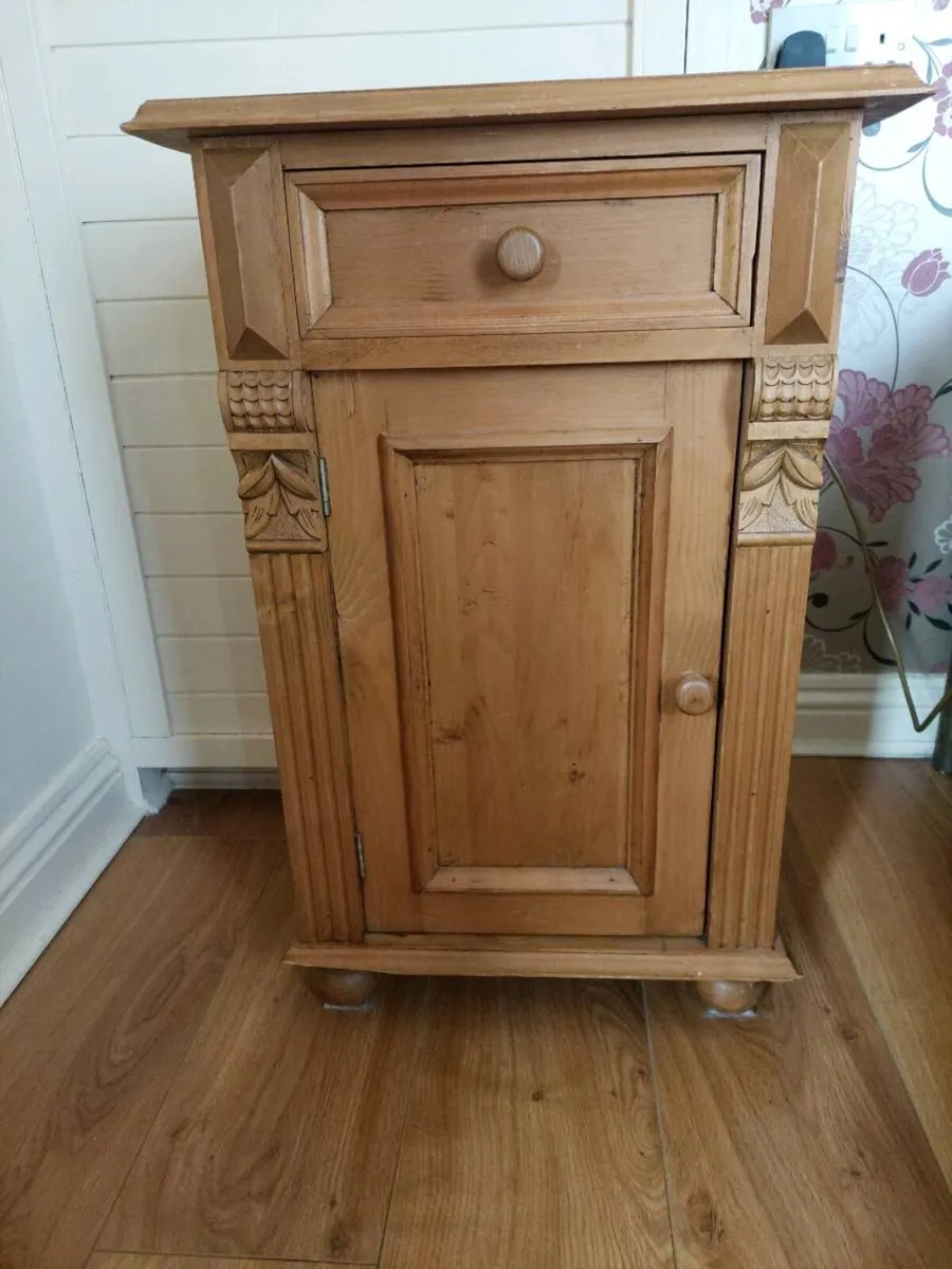 Bedroom furniture (bed/lockers/chest of drawers) - Image 4