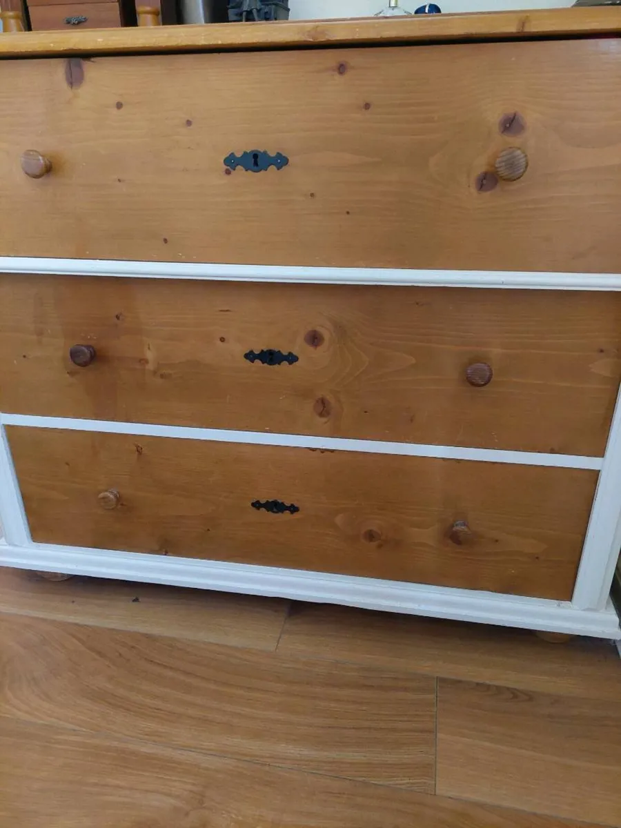 Bedroom furniture (bed and chest of drawers) - Image 4