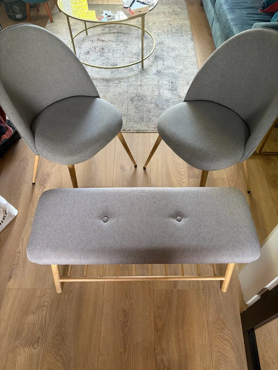 Dining chairs and bench - Image 1