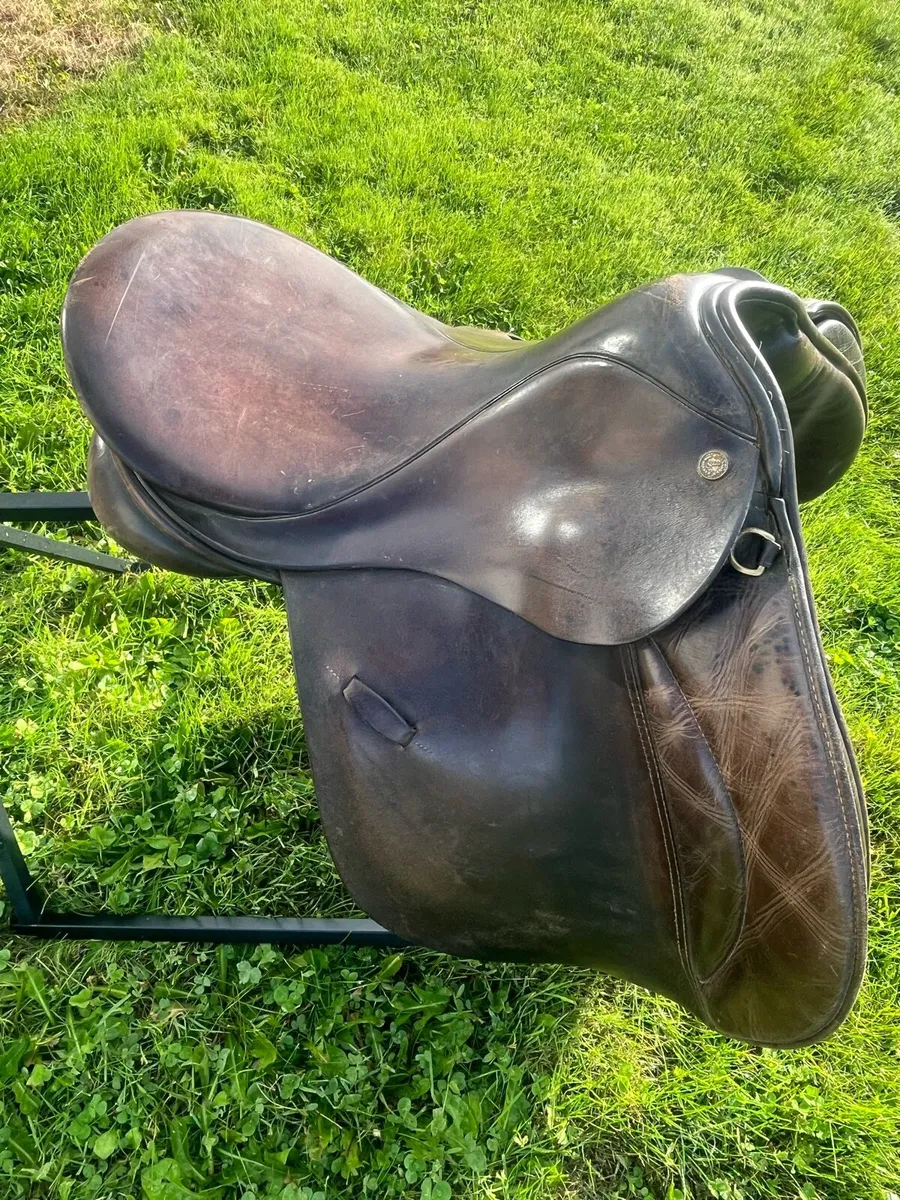 Shires 17” saddle - Image 1