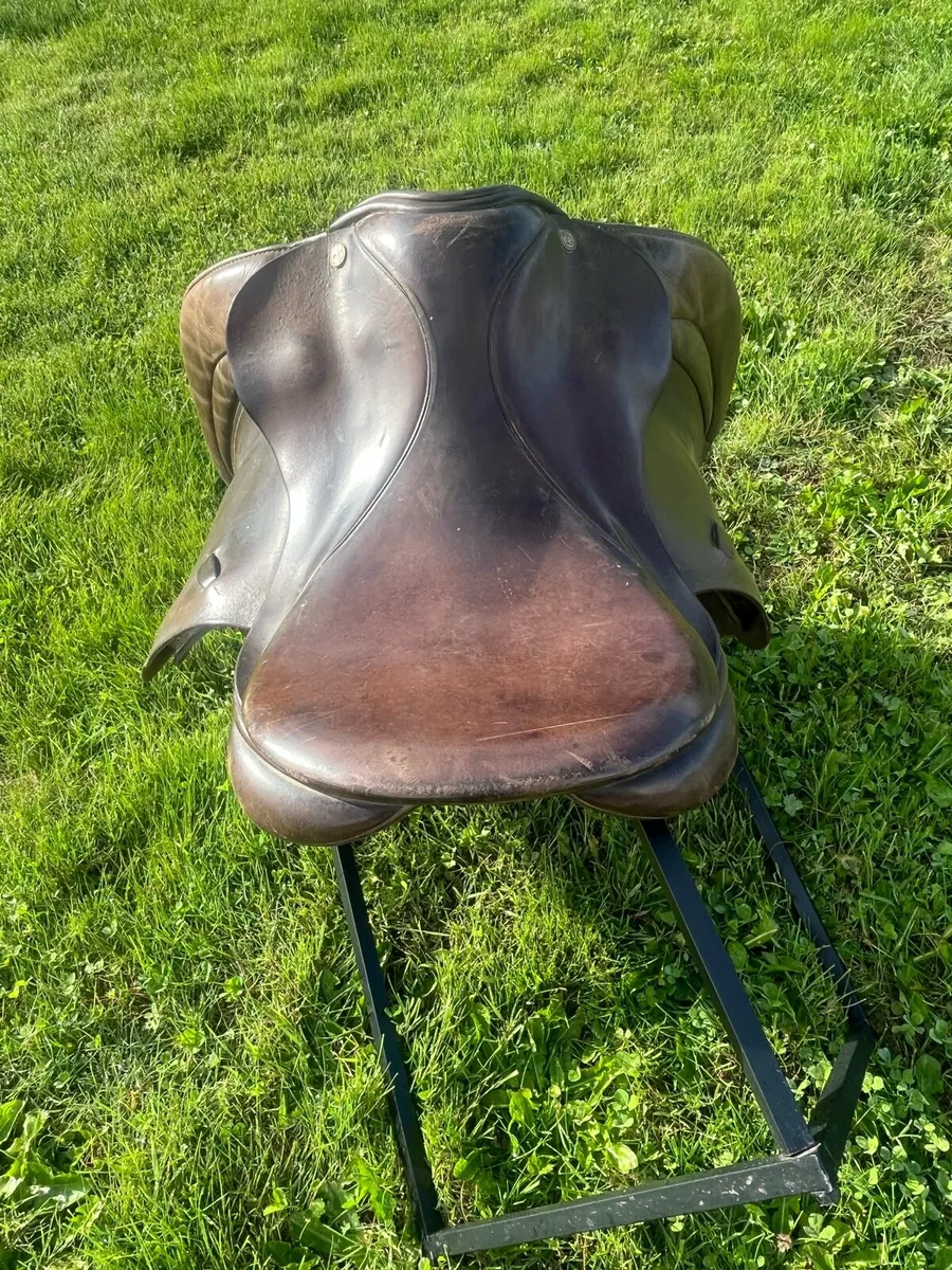 Shires 17” saddle - Image 4