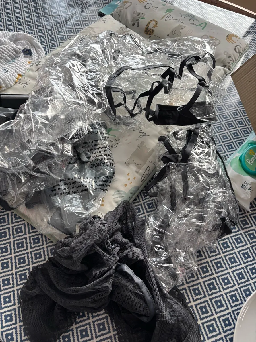 Uppababy vista v2 & Accessories - Image 2