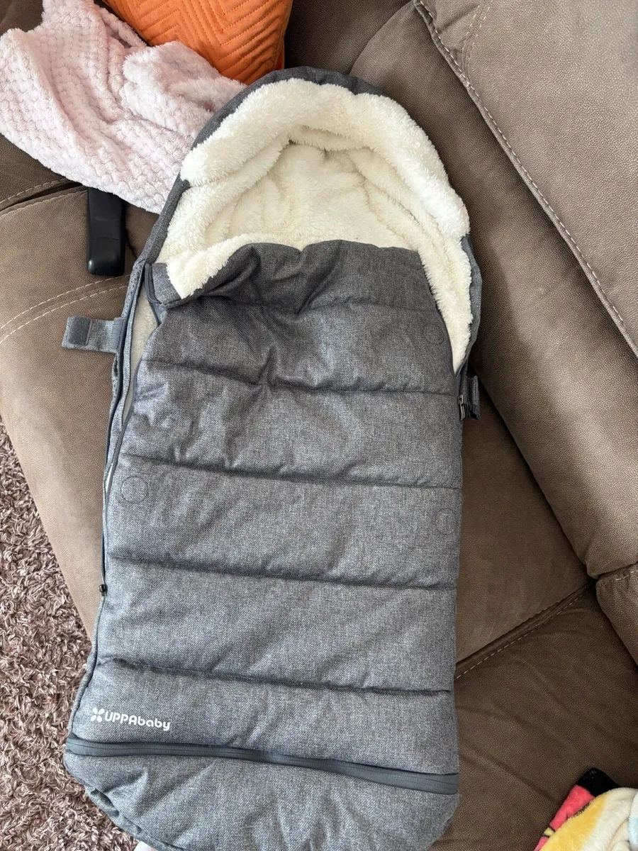 Uppababy vista v2 & Accessories - Image 4