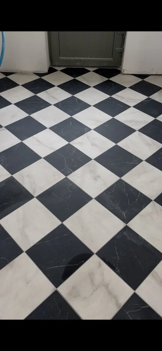 Marble effect porcelain tiles - Image 1