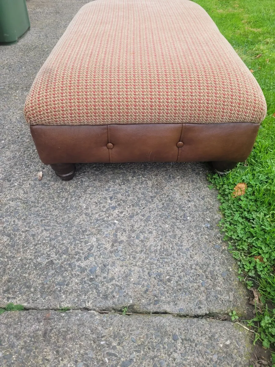 Long pouffe