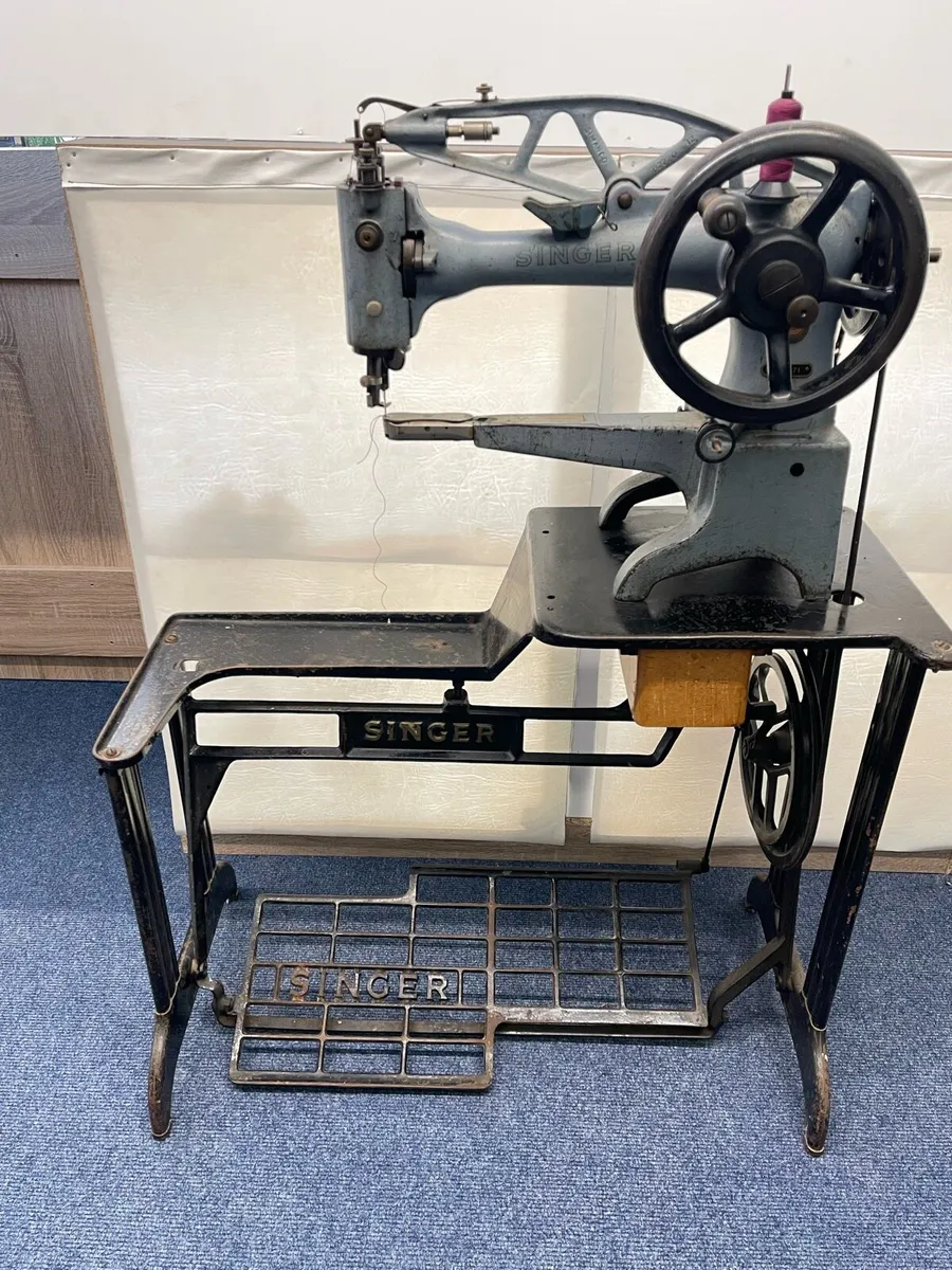 Singer sewing machine 29k71 plus treadle - cobbler - Image 1