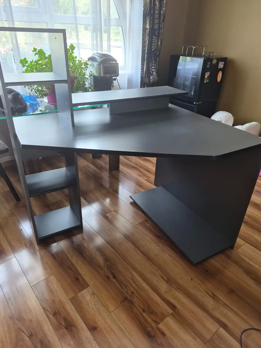 Corner office table - Image 1
