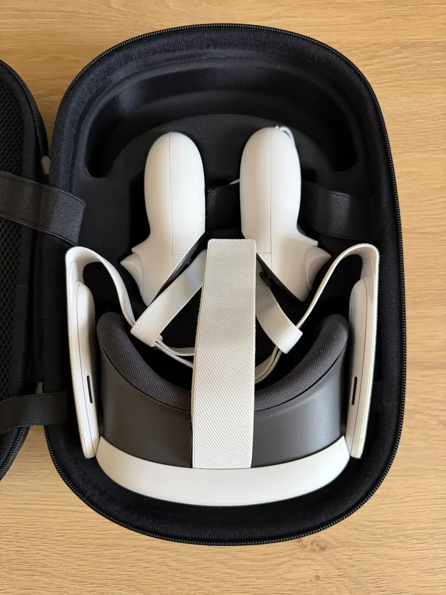 Meta Quest 3 512GB VR Headset + Carry Case - Image 4
