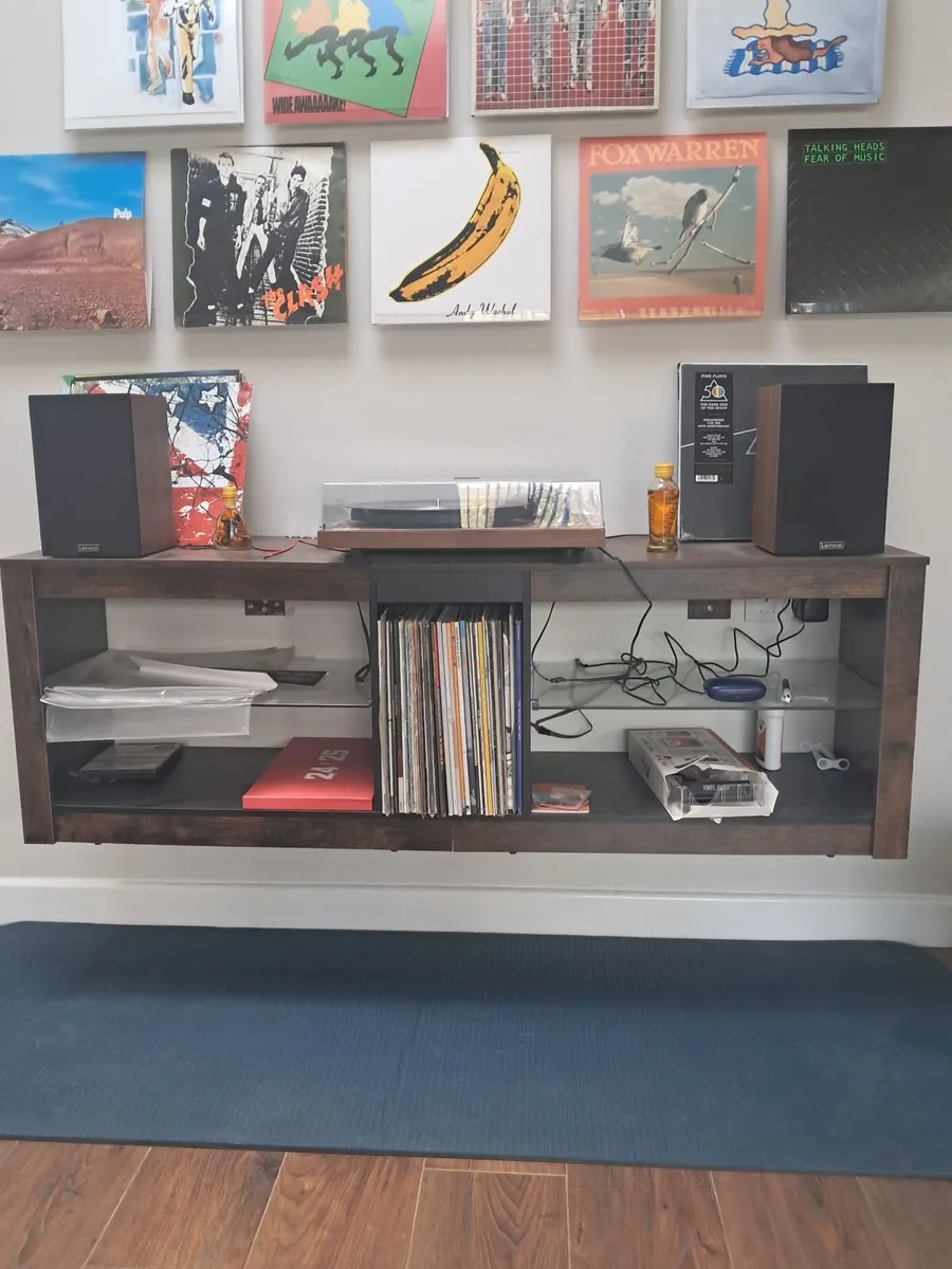 Record Player - Image 1