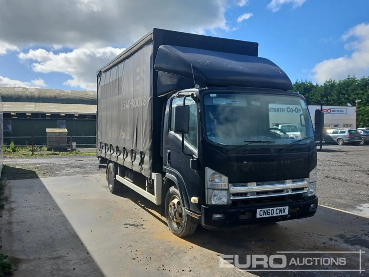 2011 Isuzu NPR-7 - Image 4