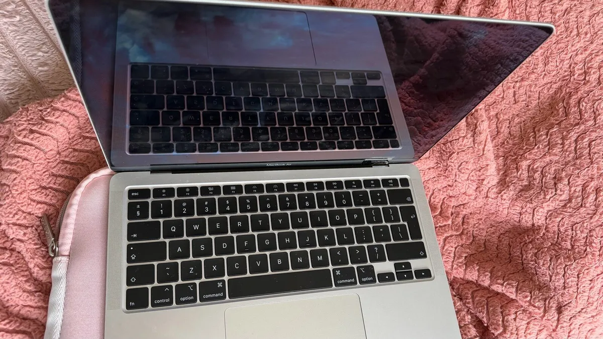 MacBook - Image 3